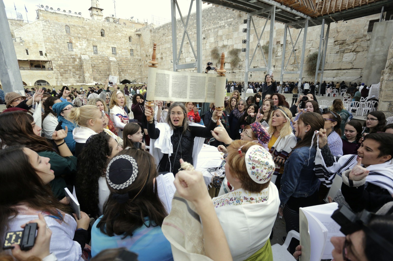 Rosh Hodesh service with a Torah